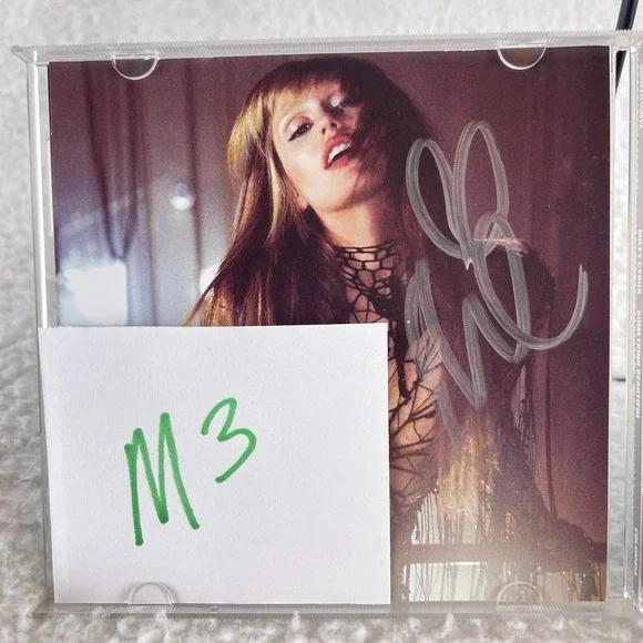 Miley Cyrus Something‎ Beautiful CD Hand Signed Exclusive Photograph Insert - Picture 5 of 5